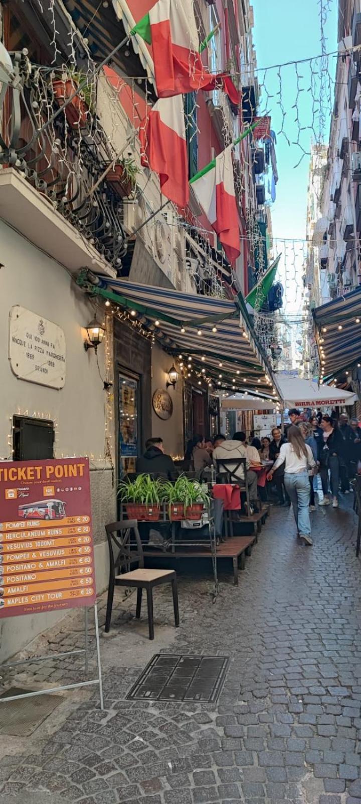 La Chicca Appartamento Intero Nei Quartieri Spagnoli Neapel Exterior foto